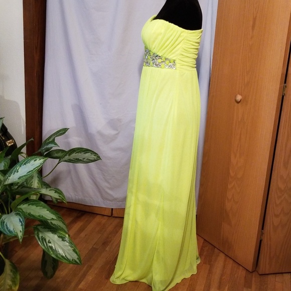 Dress - Picture 4 of 6